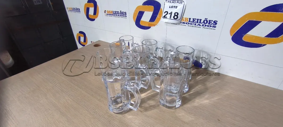 LOTE 218 - 10 CANECAS DE VIDRO PARA CHOPP. (NO ESTADO) ATENÇÃO! FAZER A VISITAÇÃO ANTES DE ARREMATAR, NÃO SABEMOS SE FUNCIONA. LEILÃO NÃO TEM GARANTIA E NEM DEVOLUÇÃO, SUJEITO A POSSÍVEIS AVARIAS VISÍVEIS/OCULTAS E/OU AUSÊNCIA DE COMPONENTES.