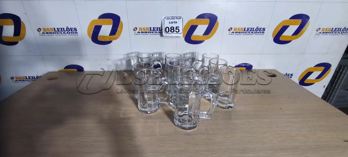 LOTE 085 - 10 CANECAS DE VIDRO PARA CHOPP. (NO ESTADO) ATENÇÃO! FAZER A VISITAÇÃO ANTES DE ARREMATAR, NÃO SABEMOS SE FUNCIONA. LEILÃO NÃO TEM GARANTIA E NEM DEVOLUÇÃO, SUJEITO A POSSÍVEIS AVARIAS VISÍVEIS/OCULTAS E/OU AUSÊNCIA DE COMPONENTES.