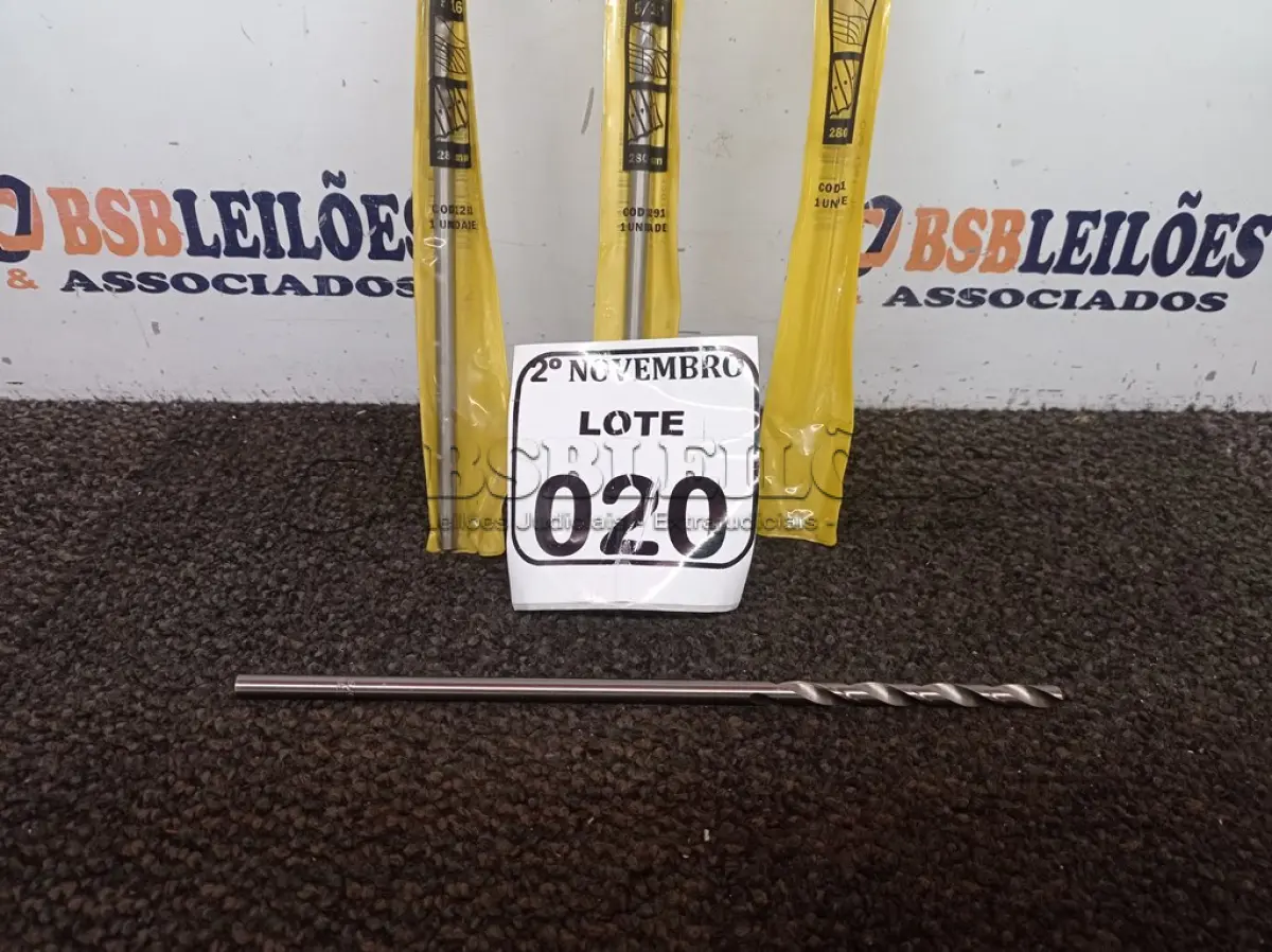 LOTE 020 - 01 BROCA P/ FURADEIRA MOURÃO E FIBROCIMENTO 3/8 X 320MM E 03 BROCAS P/ FURADEIRA MOURÃO E FIBROCIMENTO 5/16 X 280MM(NOVO). (NO ESTADO) ATENÇÃO! FAZER A VISITAÇÃO ANTES DE ARREMATAR, NÃO SABEMOS SE FUNCIONA. LEILÃO NÃO TEM GARANTIA E NEM DEVOLUÇÃO, SUJEITO A POSSÍVEIS AVARIAS VISÍVEIS/OCULTAS E/OU AUSÊNCIA DE COMPONENTES.