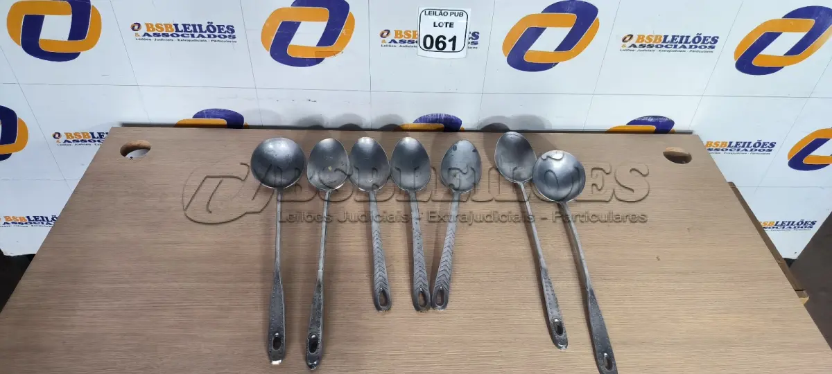 LOTE 061 - 05 COLHERES EM ALUMÍNIO E 02 CONCHAS. (NO ESTADO) ATENÇÃO! FAZER A VISITAÇÃO ANTES DE ARREMATAR, NÃO SABEMOS SE FUNCIONA. LEILÃO NÃO TEM GARANTIA E NEM DEVOLUÇÃO, SUJEITO A POSSÍVEIS AVARIAS VISÍVEIS/OCULTAS E/OU AUSÊNCIA DE COMPONENTES.