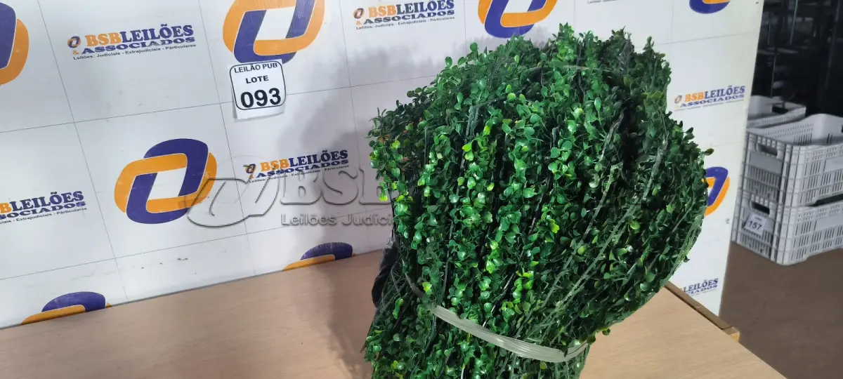 LOTE 093 - 01 LOTE C/PLANTAS ARTIFICIAIS. (NO ESTADO) ATENÇÃO! FAZER A VISITAÇÃO ANTES DE ARREMATAR, NÃO SABEMOS SE FUNCIONA. LEILÃO NÃO TEM GARANTIA E NEM DEVOLUÇÃO, SUJEITO A POSSÍVEIS AVARIAS VISÍVEIS/OCULTAS E/OU AUSÊNCIA DE COMPONENTES.
