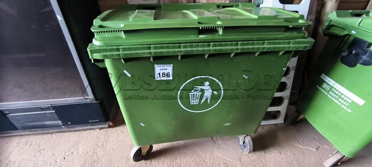 LOTE 186 - 01 LIXEIRA CONTAINER EM PLÁSTICO 660 LITROS. (NO ESTADO) ATENÇÃO! FAZER A VISITAÇÃO ANTES DE ARREMATAR, NÃO SABEMOS SE FUNCIONA. LEILÃO NÃO TEM GARANTIA E NEM DEVOLUÇÃO, SUJEITO A POSSÍVEIS AVARIAS VISÍVEIS/OCULTAS E/OU AUSÊNCIA DE COMPONENTES.