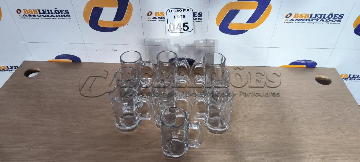 LOTE 045 - 10 CANECAS DE VIDRO PARA CHOPP. (NO ESTADO) ATENÇÃO! FAZER A VISITAÇÃO ANTES DE ARREMATAR, NÃO SABEMOS SE FUNCIONA. LEILÃO NÃO TEM GARANTIA E NEM DEVOLUÇÃO, SUJEITO A POSSÍVEIS AVARIAS VISÍVEIS/OCULTAS E/OU AUSÊNCIA DE COMPONENTES.