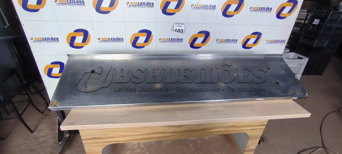 LOTE 183 - 01 PRATELEIRA DE PAREDE EM INOX MEDINDO 0,35CM X 1,50CM. (NO ESTADO) ATENÇÃO! FAZER A VISITAÇÃO ANTES DE ARREMATAR, NÃO SABEMOS SE FUNCIONA. LEILÃO NÃO TEM GARANTIA E NEM DEVOLUÇÃO, SUJEITO A POSSÍVEIS AVARIAS VISÍVEIS/OCULTAS E/OU AUSÊNCIA DE COMPONENTES.