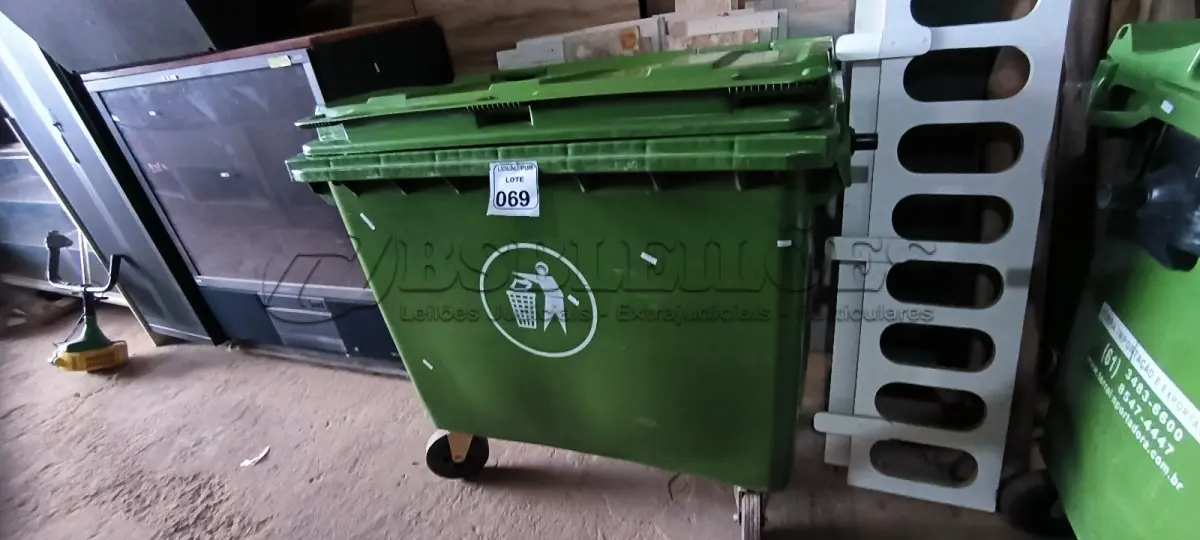LOTE 069 - 01 LIXEIRA CONTAINER EM PLÁSTICO 660 LITROS. (NO ESTADO) ATENÇÃO! FAZER A VISITAÇÃO ANTES DE ARREMATAR, NÃO SABEMOS SE FUNCIONA. LEILÃO NÃO TEM GARANTIA E NEM DEVOLUÇÃO, SUJEITO A POSSÍVEIS AVARIAS VISÍVEIS/OCULTAS E/OU AUSÊNCIA DE COMPONENTES.