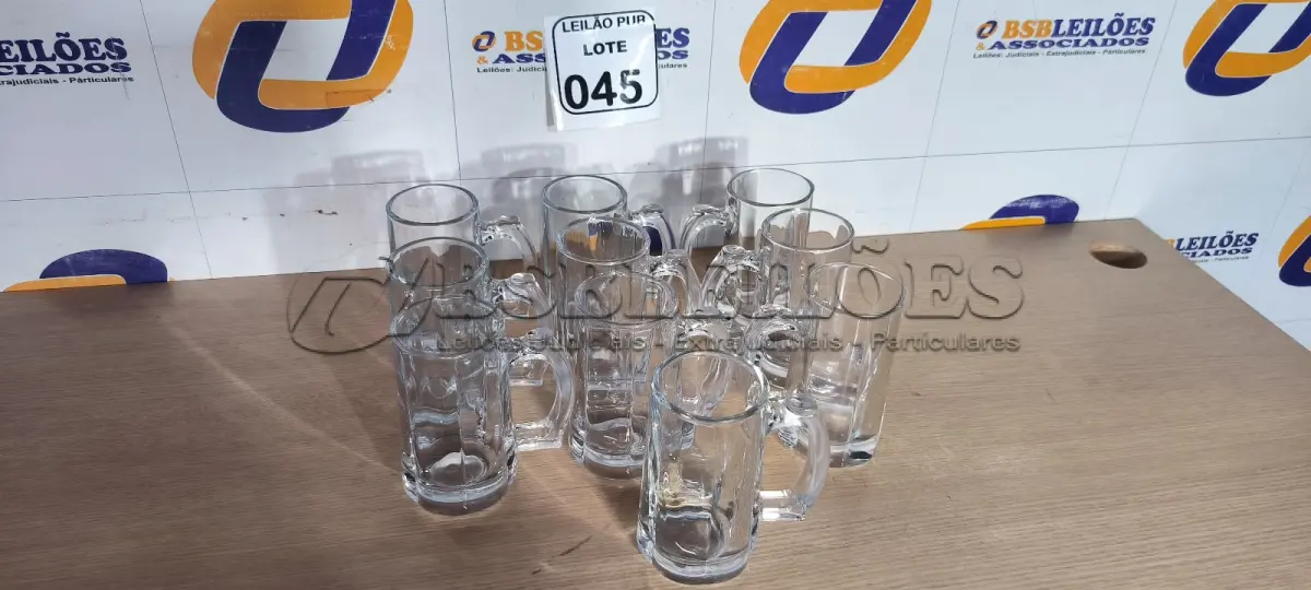 LOTE 045 - 10 CANECAS DE VIDRO PARA CHOPP. (NO ESTADO) ATENÇÃO! FAZER A VISITAÇÃO ANTES DE ARREMATAR, NÃO SABEMOS SE FUNCIONA. LEILÃO NÃO TEM GARANTIA E NEM DEVOLUÇÃO, SUJEITO A POSSÍVEIS AVARIAS VISÍVEIS/OCULTAS E/OU AUSÊNCIA DE COMPONENTES.