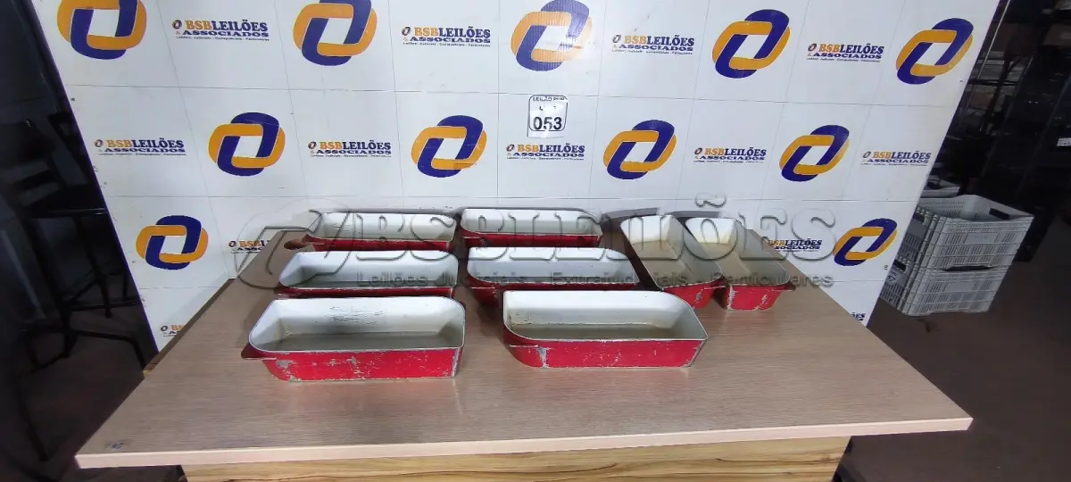 LOTE 053 - 08 FORMAS EM ALUMÍNIO. (NO ESTADO) ATENÇÃO! FAZER A VISITAÇÃO ANTES DE ARREMATAR, NÃO SABEMOS SE FUNCIONA. LEILÃO NÃO TEM GARANTIA E NEM DEVOLUÇÃO, SUJEITO A POSSÍVEIS AVARIAS VISÍVEIS/OCULTAS E/OU AUSÊNCIA DE COMPONENTES.