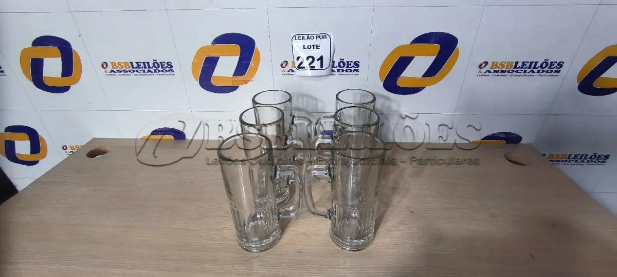 LOTE 221 - 06 CANECAS DE VIDRO PARA CHOPP. (NO ESTADO) ATENÇÃO! FAZER A VISITAÇÃO ANTES DE ARREMATAR, NÃO SABEMOS SE FUNCIONA. LEILÃO NÃO TEM GARANTIA E NEM DEVOLUÇÃO, SUJEITO A POSSÍVEIS AVARIAS VISÍVEIS/OCULTAS E/OU AUSÊNCIA DE COMPONENTES.