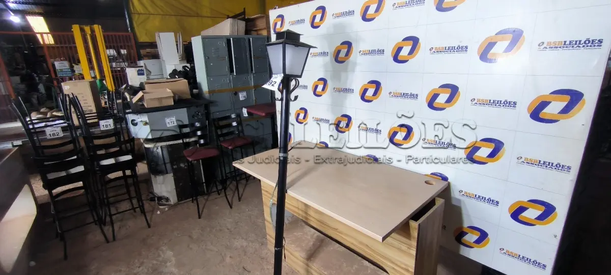 LOTE 092 - 01 POSTE DE JARDIM COLONIAL QUADRADO 1,80CM DE ALTURA. (NO ESTADO) ATENÇÃO! FAZER A VISITAÇÃO ANTES DE ARREMATAR, NÃO SABEMOS SE FUNCIONA. LEILÃO NÃO TEM GARANTIA E NEM DEVOLUÇÃO, SUJEITO A POSSÍVEIS AVARIAS VISÍVEIS/OCULTAS E/OU AUSÊNCIA DE COMPONENTES.