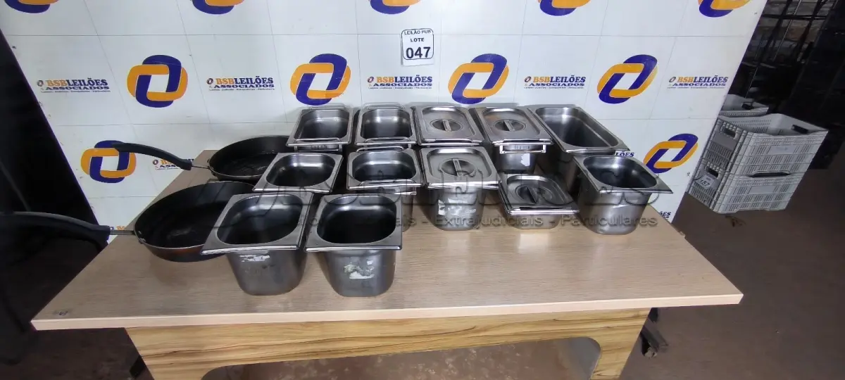 LOTE 047 - 01 LOTE C/DIVERSAS CUBAS EM INOX E 02 FRIGIDEIRAS. (NO ESTADO) ATENÇÃO! FAZER A VISITAÇÃO ANTES DE ARREMATAR, NÃO SABEMOS SE FUNCIONA. LEILÃO NÃO TEM GARANTIA E NEM DEVOLUÇÃO, SUJEITO A POSSÍVEIS AVARIAS VISÍVEIS/OCULTAS E/OU AUSÊNCIA DE COMPONENTES.