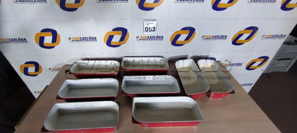 LOTE 053 - 08 FORMAS EM ALUMÍNIO. (NO ESTADO) ATENÇÃO! FAZER A VISITAÇÃO ANTES DE ARREMATAR, NÃO SABEMOS SE FUNCIONA. LEILÃO NÃO TEM GARANTIA E NEM DEVOLUÇÃO, SUJEITO A POSSÍVEIS AVARIAS VISÍVEIS/OCULTAS E/OU AUSÊNCIA DE COMPONENTES.