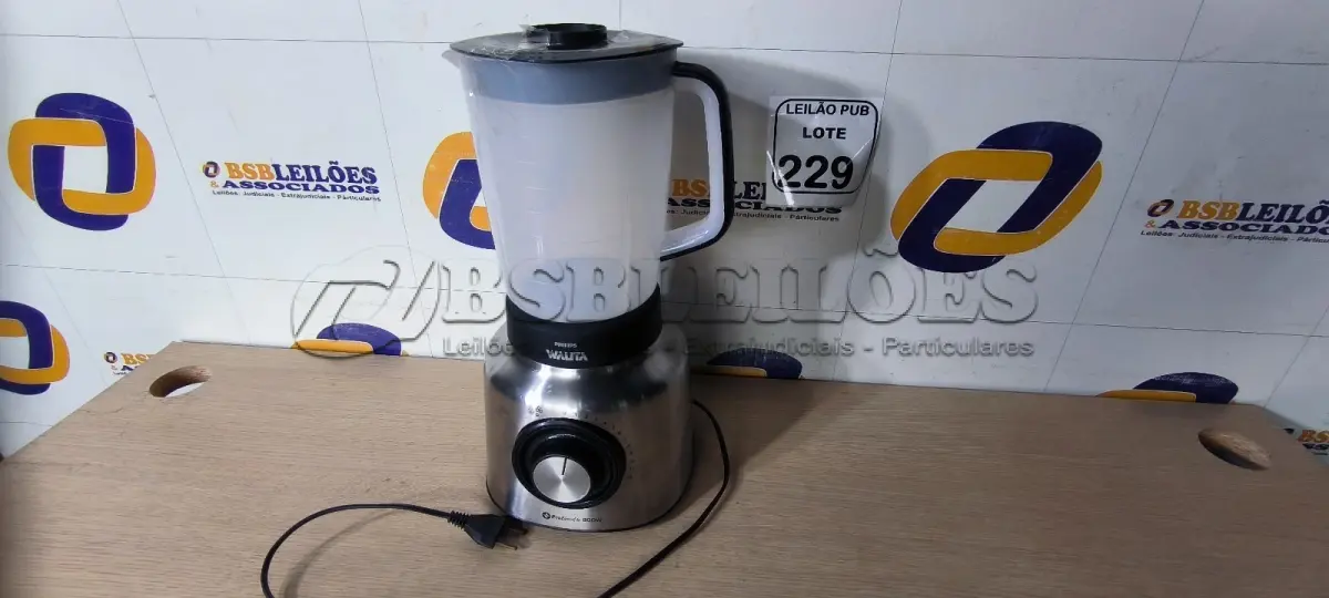 LOTE 229 - 01 LIQUIDIFICADOR PHILIPS WALITA 220VOLTS. (NO ESTADO) ATENÇÃO! FAZER A VISITAÇÃO ANTES DE ARREMATAR, NÃO SABEMOS SE FUNCIONA. LEILÃO NÃO TEM GARANTIA E NEM DEVOLUÇÃO, SUJEITO A POSSÍVEIS AVARIAS VISÍVEIS/OCULTAS E/OU AUSÊNCIA DE COMPONENTES.