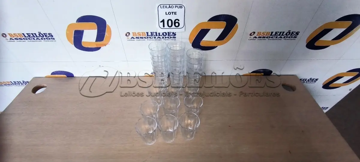 LOTE 106 - 26 COPOS AMERICANOS E 06 CANECAS P/ CHOPP DE VIDRO. (NO ESTADO) ATENÇÃO! FAZER A VISITAÇÃO ANTES DE ARREMATAR, NÃO SABEMOS SE FUNCIONA. LEILÃO NÃO TEM GARANTIA E NEM DEVOLUÇÃO, SUJEITO A POSSÍVEIS AVARIAS VISÍVEIS/OCULTAS E/OU AUSÊNCIA DE COMPONENTES.