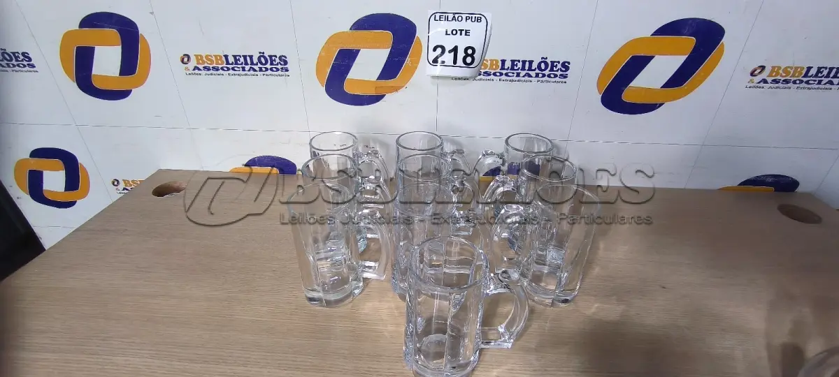 LOTE 218 - 10 CANECAS DE VIDRO PARA CHOPP. (NO ESTADO) ATENÇÃO! FAZER A VISITAÇÃO ANTES DE ARREMATAR, NÃO SABEMOS SE FUNCIONA. LEILÃO NÃO TEM GARANTIA E NEM DEVOLUÇÃO, SUJEITO A POSSÍVEIS AVARIAS VISÍVEIS/OCULTAS E/OU AUSÊNCIA DE COMPONENTES.