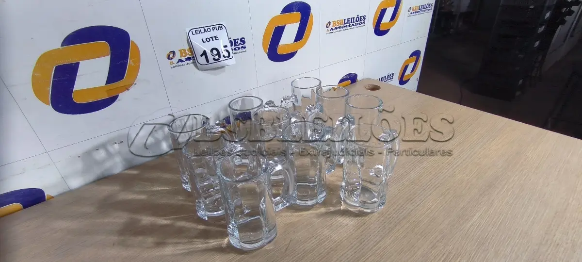 LOTE 195 - 10 CANECAS DE VIDRO PARA CHOPP. (NO ESTADO) ATENÇÃO! FAZER A VISITAÇÃO ANTES DE ARREMATAR, NÃO SABEMOS SE FUNCIONA. LEILÃO NÃO TEM GARANTIA E NEM DEVOLUÇÃO, SUJEITO A POSSÍVEIS AVARIAS VISÍVEIS/OCULTAS E/OU AUSÊNCIA DE COMPONENTES.