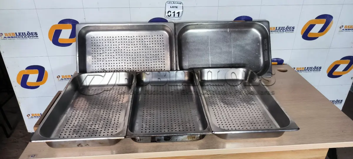 LOTE 011 - 05 CUBAS PERFURADAS EM INOX. (NO ESTADO) ATENÇÃO! FAZER A VISITAÇÃO ANTES DE ARREMATAR, NÃO SABEMOS SE FUNCIONA. LEILÃO NÃO TEM GARANTIA E NEM DEVOLUÇÃO, SUJEITO A POSSÍVEIS AVARIAS VISÍVEIS/OCULTAS E/OU AUSÊNCIA DE COMPONENTES.