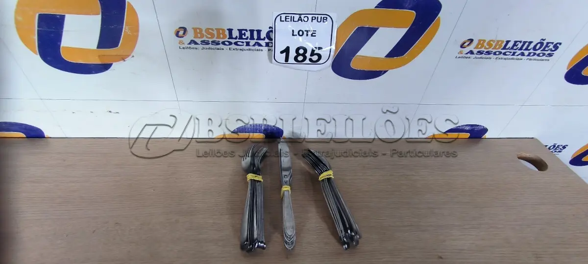 LOTE 185 - 10 GARFOS, 10 COLHERES E 10 FACAS DE MESA. (NO ESTADO) ATENÇÃO! FAZER A VISITAÇÃO ANTES DE ARREMATAR, NÃO SABEMOS SE FUNCIONA. LEILÃO NÃO TEM GARANTIA E NEM DEVOLUÇÃO, SUJEITO A POSSÍVEIS AVARIAS VISÍVEIS/OCULTAS E/OU AUSÊNCIA DE COMPONENTES.