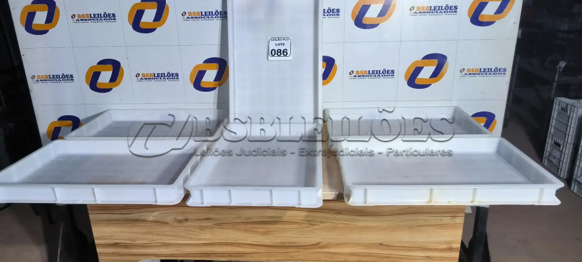 LOTE 086 - 06 CAIXAS ORGANIZADORAS EM PLÁSTICO. (NO ESTADO) ATENÇÃO! FAZER A VISITAÇÃO ANTES DE ARREMATAR, NÃO SABEMOS SE FUNCIONA. LEILÃO NÃO TEM GARANTIA E NEM DEVOLUÇÃO, SUJEITO A POSSÍVEIS AVARIAS VISÍVEIS/OCULTAS E/OU AUSÊNCIA DE COMPONENTES.