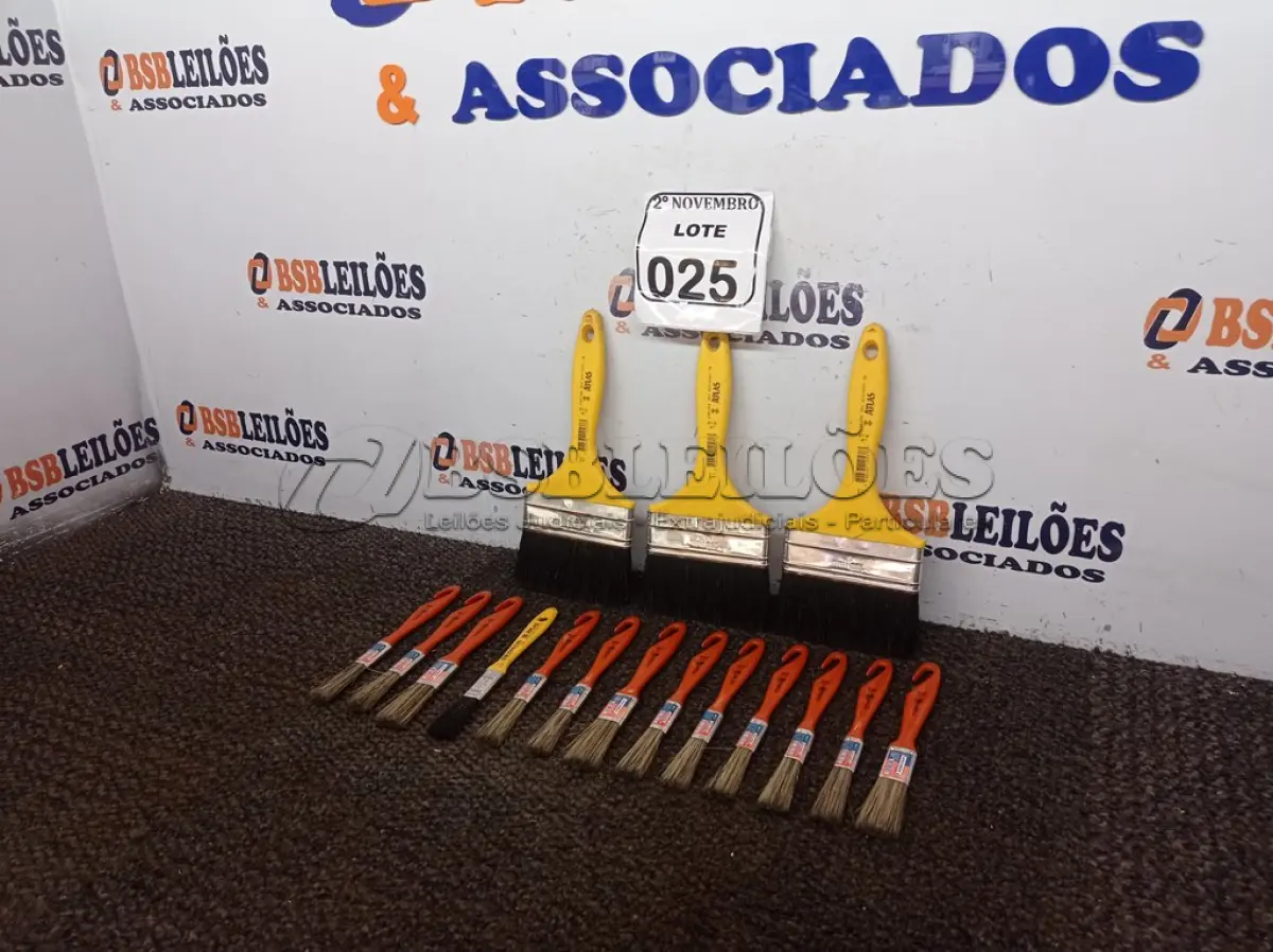 LOTE 025 - 01 LOTE C/ APROXIMADAMENTE 16 PINCÉIS MARCAS E MODELOS DIVERSOS(NOVO). (NO ESTADO) ATENÇÃO! FAZER A VISITAÇÃO ANTES DE ARREMATAR, NÃO SABEMOS SE FUNCIONA. LEILÃO NÃO TEM GARANTIA E NEM DEVOLUÇÃO, SUJEITO A POSSÍVEIS AVARIAS VISÍVEIS/OCULTAS E/OU AUSÊNCIA DE COMPONENTES.