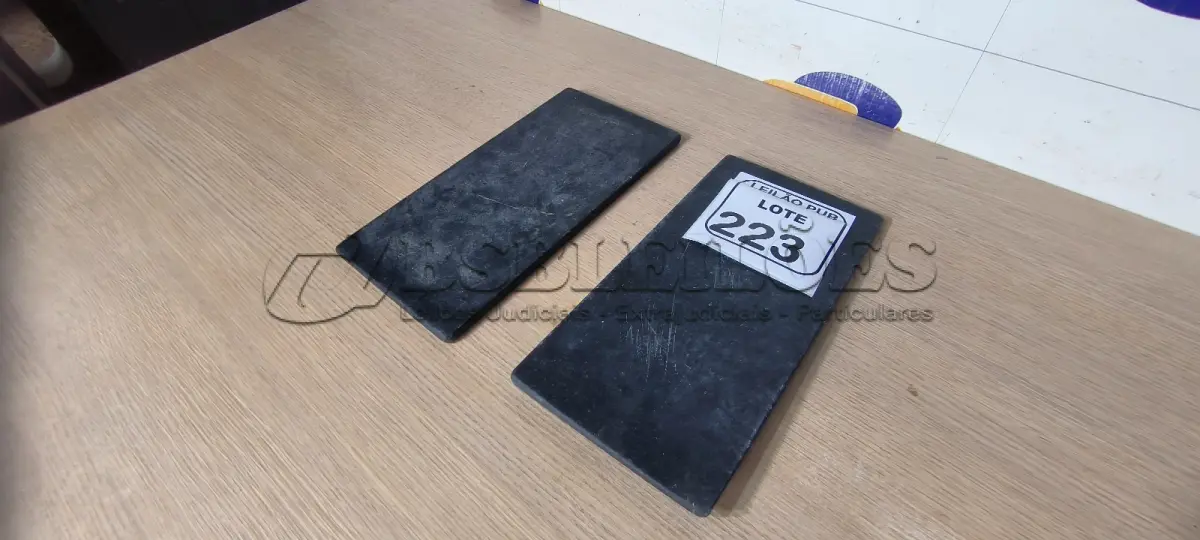 LOTE 223 - 02 TÁBUAS DE PEDRA. (NO ESTADO) ATENÇÃO! FAZER A VISITAÇÃO ANTES DE ARREMATAR, NÃO SABEMOS SE FUNCIONA. LEILÃO NÃO TEM GARANTIA E NEM DEVOLUÇÃO, SUJEITO A POSSÍVEIS AVARIAS VISÍVEIS/OCULTAS E/OU AUSÊNCIA DE COMPONENTES.