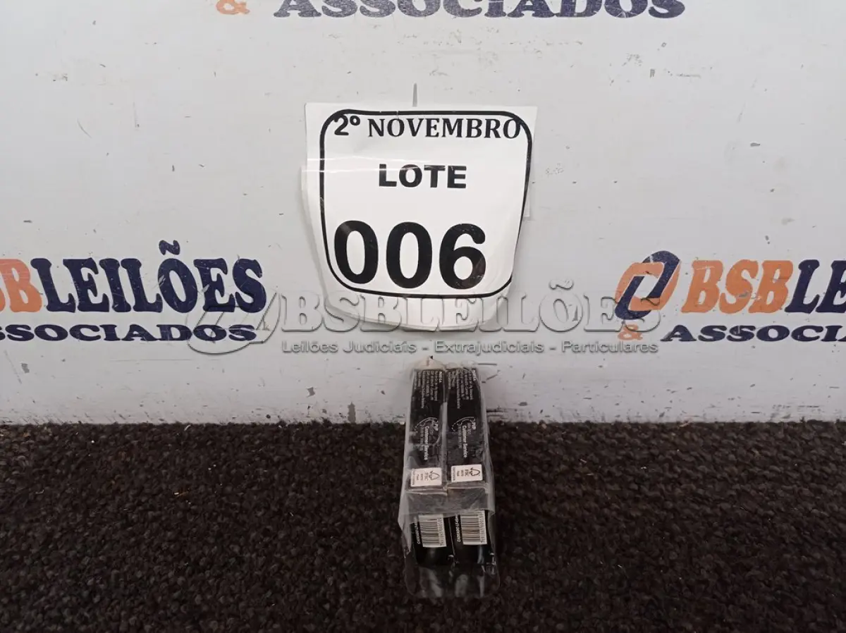 LOTE 006 - 02 CADEADOS DE LATÃO MARCA PADO (NOVO). (NO ESTADO) ATENÇÃO! FAZER A VISITAÇÃO ANTES DE ARREMATAR, NÃO SABEMOS SE FUNCIONA. LEILÃO NÃO TEM GARANTIA E NEM DEVOLUÇÃO, SUJEITO A POSSÍVEIS AVARIAS VISÍVEIS/OCULTAS E/OU AUSÊNCIA DE COMPONENTES.
