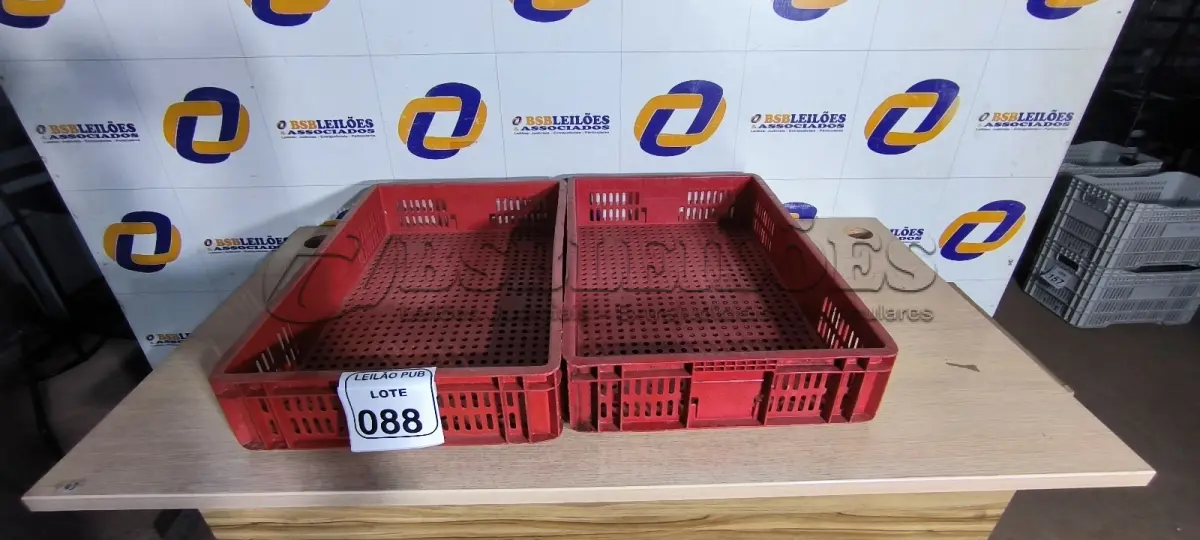 LOTE 088 - 02 CAIXAS ORGANIZADORAS EM PLÁSTICO NA COR VERMELHA. (NO ESTADO) ATENÇÃO! FAZER A VISITAÇÃO ANTES DE ARREMATAR, NÃO SABEMOS SE FUNCIONA. LEILÃO NÃO TEM GARANTIA E NEM DEVOLUÇÃO, SUJEITO A POSSÍVEIS AVARIAS VISÍVEIS/OCULTAS E/OU AUSÊNCIA DE COMPONENTES.