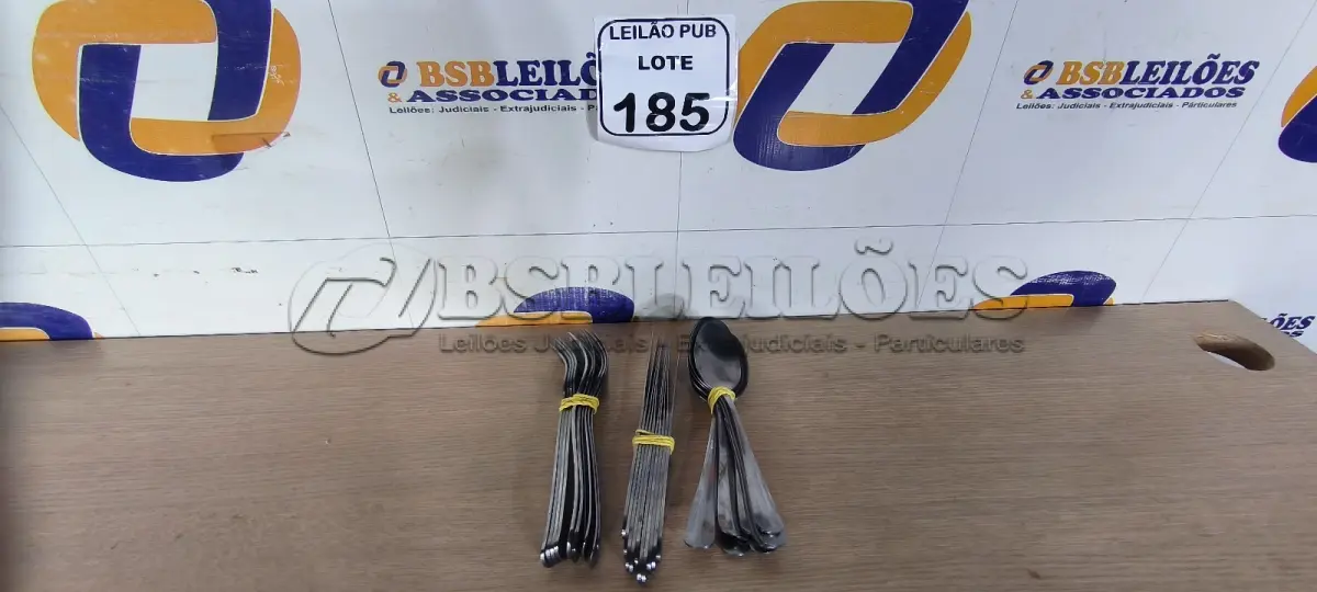 LOTE 185 - 10 GARFOS, 10 COLHERES E 10 FACAS DE MESA. (NO ESTADO) ATENÇÃO! FAZER A VISITAÇÃO ANTES DE ARREMATAR, NÃO SABEMOS SE FUNCIONA. LEILÃO NÃO TEM GARANTIA E NEM DEVOLUÇÃO, SUJEITO A POSSÍVEIS AVARIAS VISÍVEIS/OCULTAS E/OU AUSÊNCIA DE COMPONENTES.