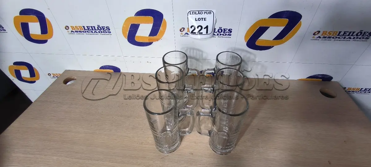 LOTE 221 - 06 CANECAS DE VIDRO PARA CHOPP. (NO ESTADO) ATENÇÃO! FAZER A VISITAÇÃO ANTES DE ARREMATAR, NÃO SABEMOS SE FUNCIONA. LEILÃO NÃO TEM GARANTIA E NEM DEVOLUÇÃO, SUJEITO A POSSÍVEIS AVARIAS VISÍVEIS/OCULTAS E/OU AUSÊNCIA DE COMPONENTES.