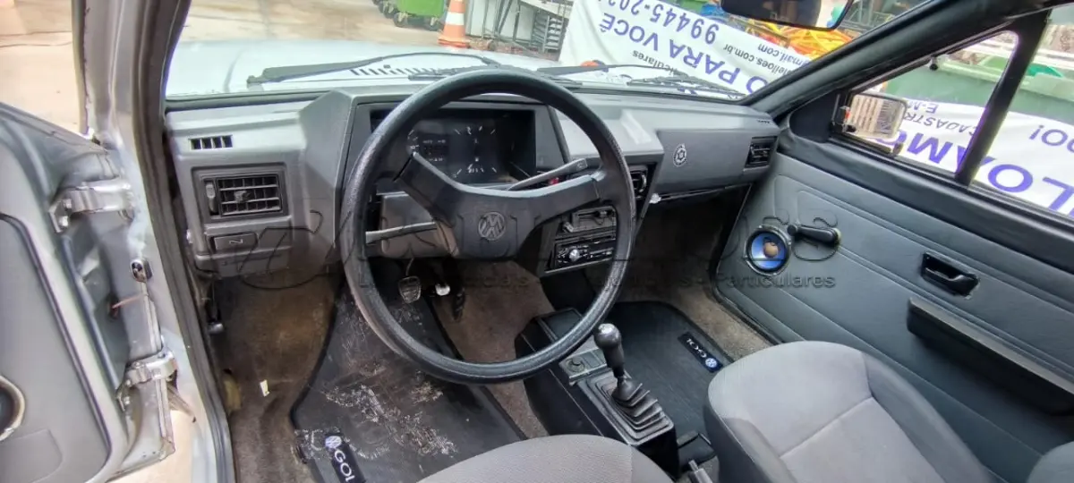 LOTE 003 - 01 VW GOL CL Á GASOLINA; ANO 1994 NA COR AZUL. (NO ESTADO)