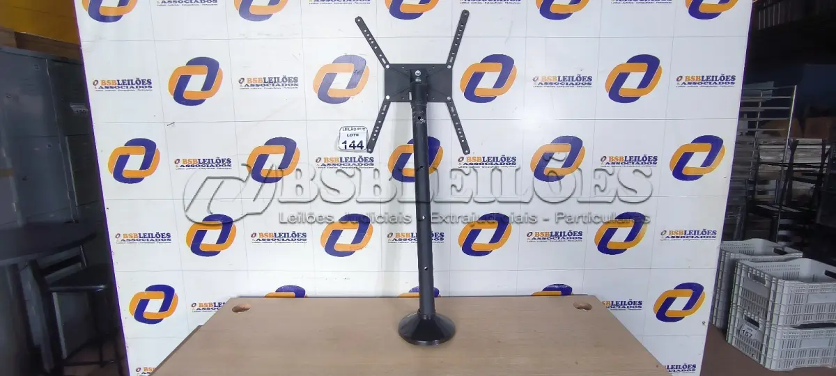 LOTE 144 - 01 SUPORTE PARA TELEVISÃO. (NO ESTADO) ATENÇÃO! FAZER A VISITAÇÃO ANTES DE ARREMATAR, NÃO SABEMOS SE FUNCIONA. LEILÃO NÃO TEM GARANTIA E NEM DEVOLUÇÃO, SUJEITO A POSSÍVEIS AVARIAS VISÍVEIS/OCULTAS E/OU AUSÊNCIA DE COMPONENTES.