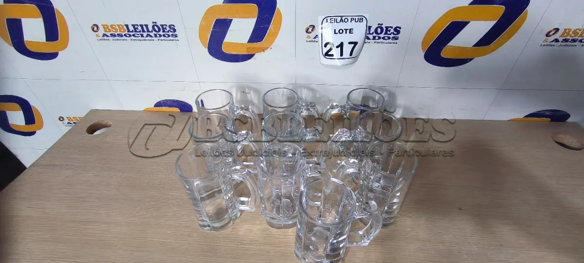 LOTE 217 - 10 CANECAS DE VIDRO PARA CHOPP. (NO ESTADO) ATENÇÃO! FAZER A VISITAÇÃO ANTES DE ARREMATAR, NÃO SABEMOS SE FUNCIONA. LEILÃO NÃO TEM GARANTIA E NEM DEVOLUÇÃO, SUJEITO A POSSÍVEIS AVARIAS VISÍVEIS/OCULTAS E/OU AUSÊNCIA DE COMPONENTES.