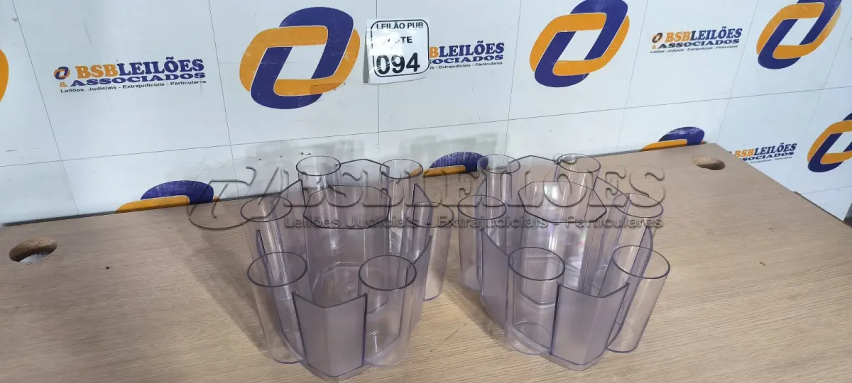 LOTE 094 - 02 BALDES EM ACRÍLICO TRANSPARENTE PARA COMBO. (NO ESTADO) ATENÇÃO! FAZER A VISITAÇÃO ANTES DE ARREMATAR, NÃO SABEMOS SE FUNCIONA. LEILÃO NÃO TEM GARANTIA E NEM DEVOLUÇÃO, SUJEITO A POSSÍVEIS AVARIAS VISÍVEIS/OCULTAS E/OU AUSÊNCIA DE COMPONENTES.