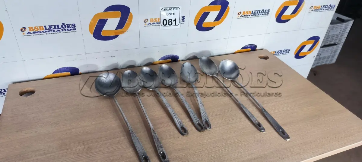 LOTE 061 - 05 COLHERES EM ALUMÍNIO E 02 CONCHAS. (NO ESTADO) ATENÇÃO! FAZER A VISITAÇÃO ANTES DE ARREMATAR, NÃO SABEMOS SE FUNCIONA. LEILÃO NÃO TEM GARANTIA E NEM DEVOLUÇÃO, SUJEITO A POSSÍVEIS AVARIAS VISÍVEIS/OCULTAS E/OU AUSÊNCIA DE COMPONENTES.