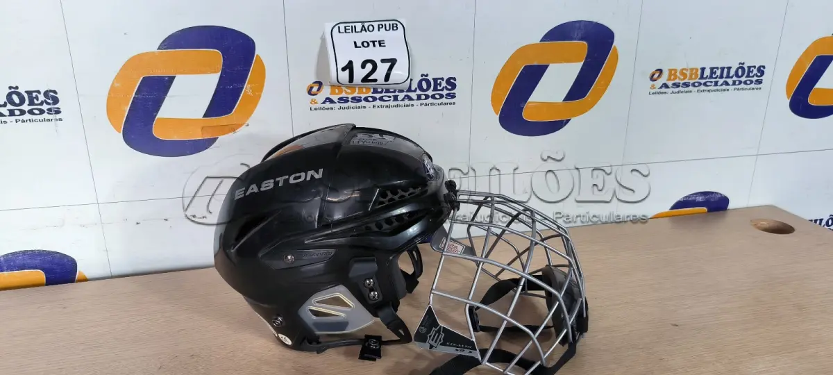 LOTE 127 - 01 CAPACETE DE ROCKER PARA DECORAÇÃO. (NO ESTADO) ATENÇÃO! FAZER A VISITAÇÃO ANTES DE ARREMATAR, NÃO SABEMOS SE FUNCIONA. LEILÃO NÃO TEM GARANTIA E NEM DEVOLUÇÃO, SUJEITO A POSSÍVEIS AVARIAS VISÍVEIS/OCULTAS E/OU AUSÊNCIA DE COMPONENTES.