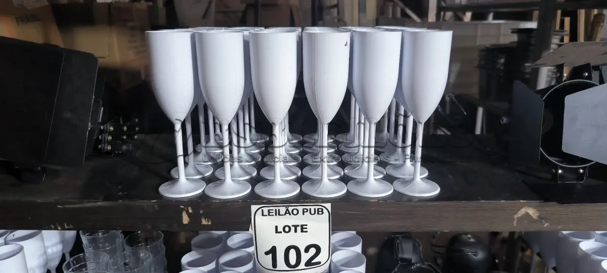 LOTE 102 - 30 TACAS EM PLÁSTICO PARA CHAMPANHEIRA COR BRANCA. (NO ESTADO) ATENÇÃO! FAZER A VISITAÇÃO ANTES DE ARREMATAR, NÃO SABEMOS SE FUNCIONA. LEILÃO NÃO TEM GARANTIA E NEM DEVOLUÇÃO, SUJEITO A POSSÍVEIS AVARIAS VISÍVEIS/OCULTAS E/OU AUSÊNCIA DE COMPONENTES.