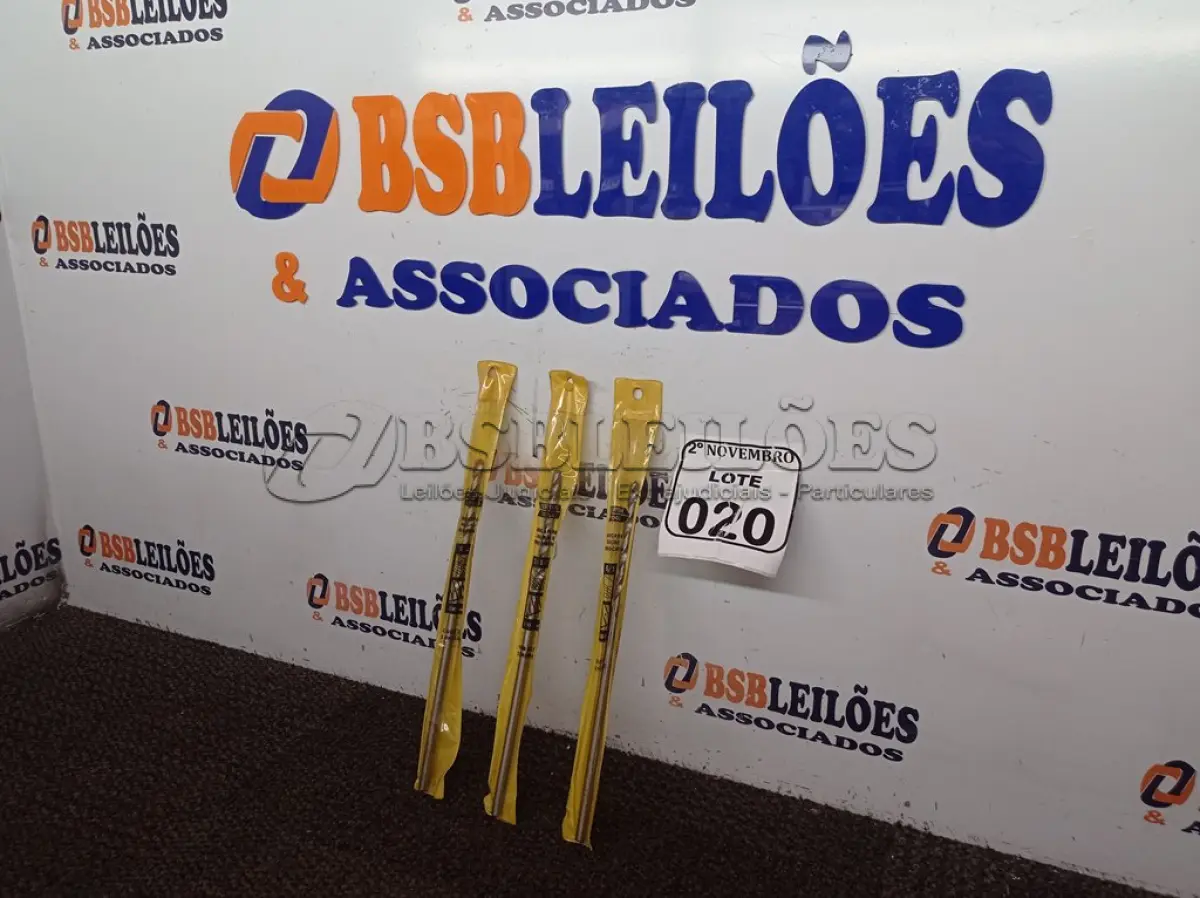 LOTE 020 - 01 BROCA P/ FURADEIRA MOURÃO E FIBROCIMENTO 3/8 X 320MM E 03 BROCAS P/ FURADEIRA MOURÃO E FIBROCIMENTO 5/16 X 280MM(NOVO). (NO ESTADO) ATENÇÃO! FAZER A VISITAÇÃO ANTES DE ARREMATAR, NÃO SABEMOS SE FUNCIONA. LEILÃO NÃO TEM GARANTIA E NEM DEVOLUÇÃO, SUJEITO A POSSÍVEIS AVARIAS VISÍVEIS/OCULTAS E/OU AUSÊNCIA DE COMPONENTES.