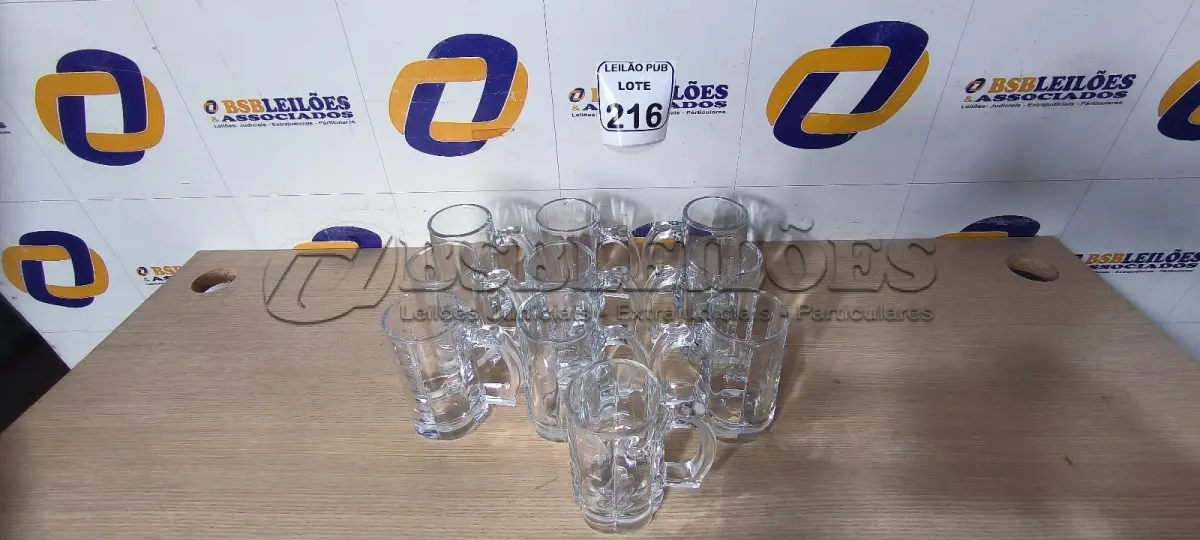 LOTE 216 - 10 CANECAS DE VIDRO PARA CHOPP. (NO ESTADO) ATENÇÃO! FAZER A VISITAÇÃO ANTES DE ARREMATAR, NÃO SABEMOS SE FUNCIONA. LEILÃO NÃO TEM GARANTIA E NEM DEVOLUÇÃO, SUJEITO A POSSÍVEIS AVARIAS VISÍVEIS/OCULTAS E/OU AUSÊNCIA DE COMPONENTES.