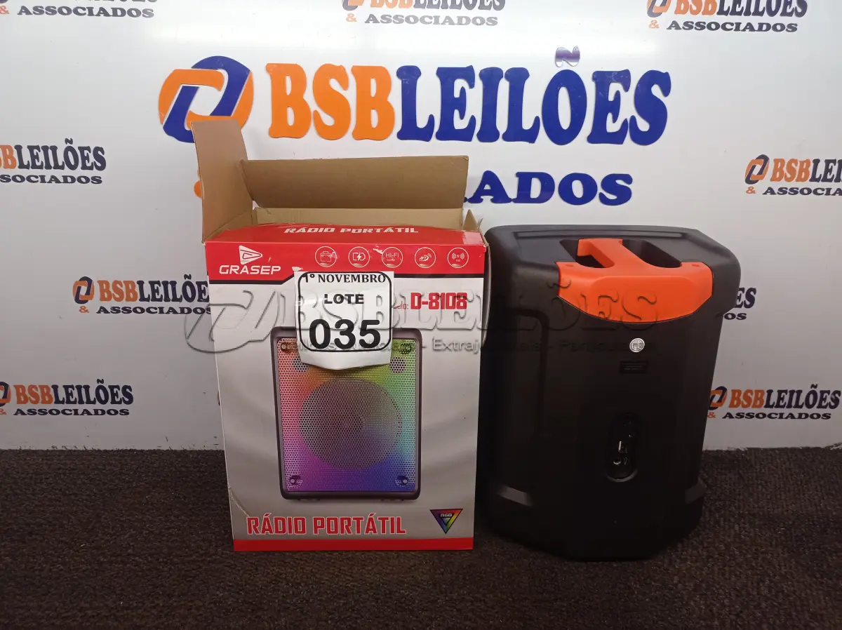LOTE 035 - 01 RÁDIO PORTÁTIL MODELO D-8108. (NO ESTADO) ATENÇÃO! FAZER A VISITAÇÃO ANTES DE ARREMATAR, NÃO SABEMOS SE FUNCIONA. LEILÃO NÃO TEM GARANTIA E NEM DEVOLUÇÃO, SUJEITO A POSSÍVEIS AVARIAS VISÍVEIS/OCULTAS E/OU AUSÊNCIA DE COMPONENTES.