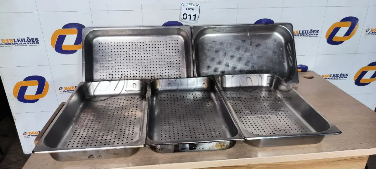 LOTE 011 - 05 CUBAS PERFURADAS EM INOX. (NO ESTADO) ATENÇÃO! FAZER A VISITAÇÃO ANTES DE ARREMATAR, NÃO SABEMOS SE FUNCIONA. LEILÃO NÃO TEM GARANTIA E NEM DEVOLUÇÃO, SUJEITO A POSSÍVEIS AVARIAS VISÍVEIS/OCULTAS E/OU AUSÊNCIA DE COMPONENTES.