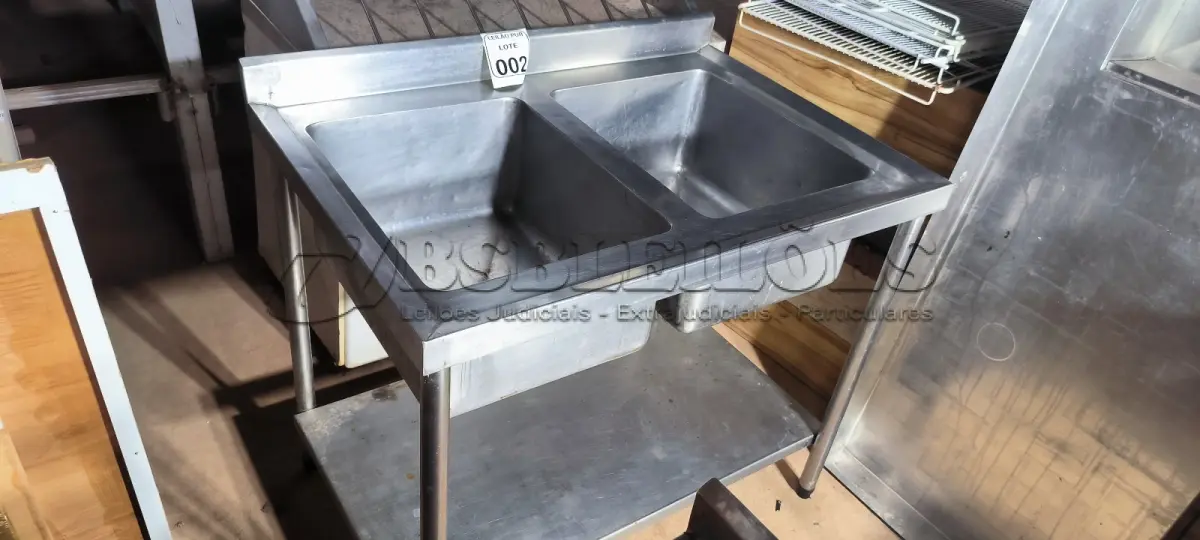 LOTE 002 - 01 PIA EM INOX 02 CUBAS FUNDAS MEDINDO 1,00CM X 0,70CM DE ALTURA 0,85 CM. (NO ESTADO) ATENÇÃO! FAZER A VISITAÇÃO ANTES DE ARREMATAR, NÃO SABEMOS SE FUNCIONA. LEILÃO NÃO TEM GARANTIA E NEM DEVOLUÇÃO, SUJEITO A POSSÍVEIS AVARIAS VISÍVEIS/OCULTAS E/OU AUSÊNCIA DE COMPONENTES.