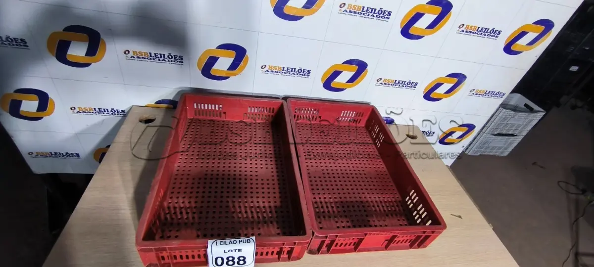 LOTE 088 - 02 CAIXAS ORGANIZADORAS EM PLÁSTICO NA COR VERMELHA. (NO ESTADO) ATENÇÃO! FAZER A VISITAÇÃO ANTES DE ARREMATAR, NÃO SABEMOS SE FUNCIONA. LEILÃO NÃO TEM GARANTIA E NEM DEVOLUÇÃO, SUJEITO A POSSÍVEIS AVARIAS VISÍVEIS/OCULTAS E/OU AUSÊNCIA DE COMPONENTES.