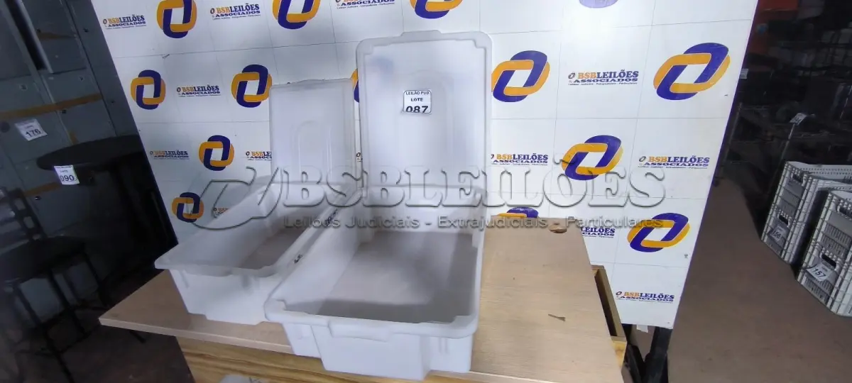LOTE 087 - 02 CAIXAS ORGANIZADORAS EM PLÁSTICO TAMANHOS DIVERSOS. (NO ESTADO) ATENÇÃO! FAZER A VISITAÇÃO ANTES DE ARREMATAR, NÃO SABEMOS SE FUNCIONA. LEILÃO NÃO TEM GARANTIA E NEM DEVOLUÇÃO, SUJEITO A POSSÍVEIS AVARIAS VISÍVEIS/OCULTAS E/OU AUSÊNCIA DE COMPONENTES.