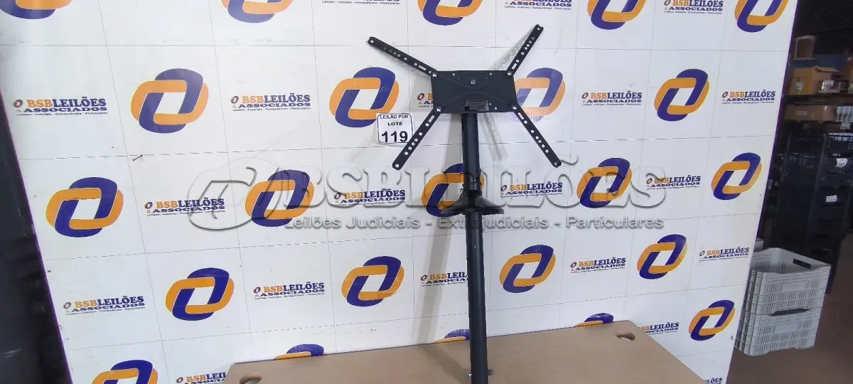 LOTE 119 - 01 SUPORTE PARA TV. (NO ESTADO) ATENÇÃO! FAZER A VISITAÇÃO ANTES DE ARREMATAR, NÃO SABEMOS SE FUNCIONA. LEILÃO NÃO TEM GARANTIA E NEM DEVOLUÇÃO, SUJEITO A POSSÍVEIS AVARIAS VISÍVEIS/OCULTAS E/OU AUSÊNCIA DE COMPONENTES.