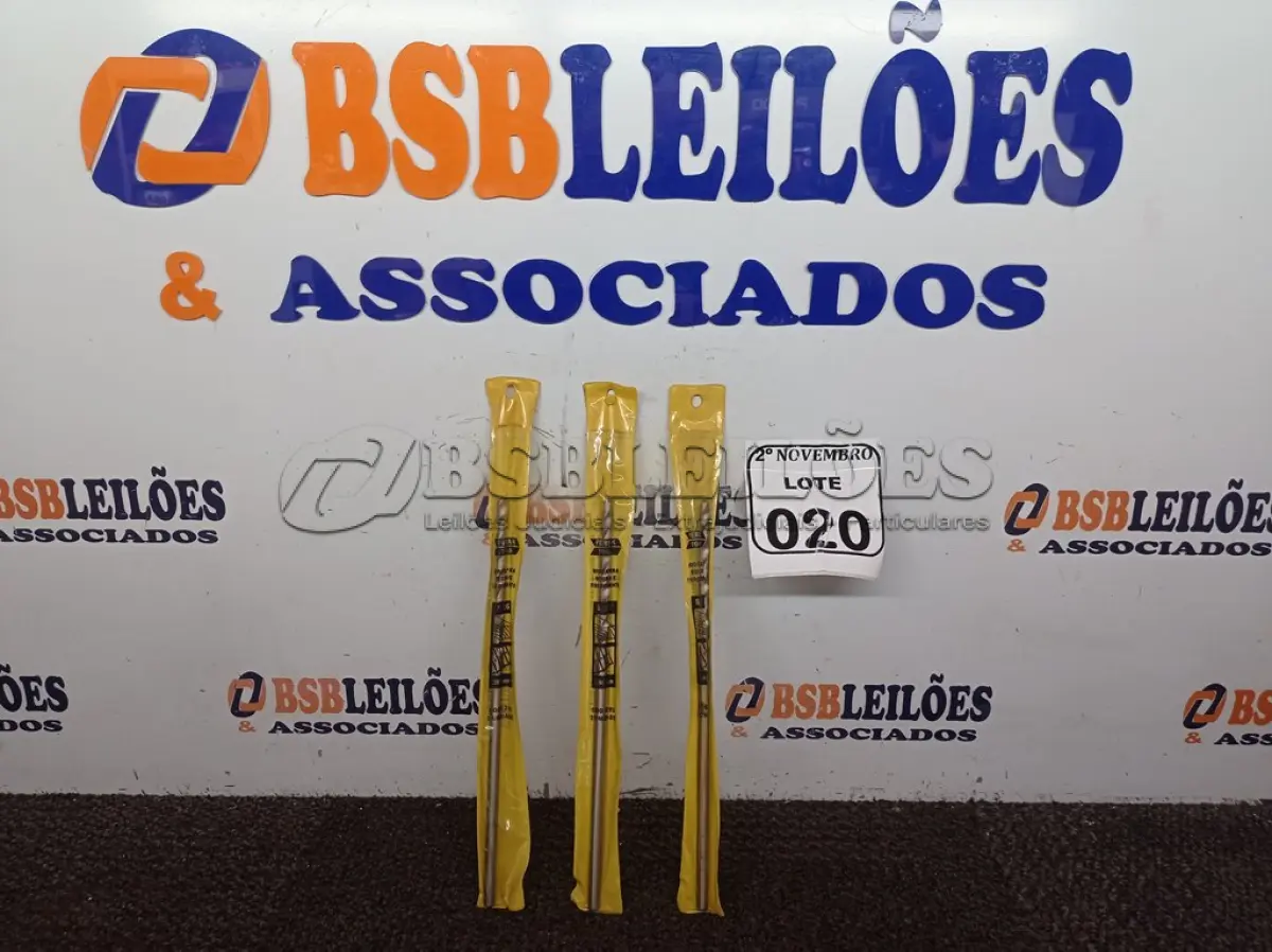 LOTE 020 - 01 BROCA P/ FURADEIRA MOURÃO E FIBROCIMENTO 3/8 X 320MM E 03 BROCAS P/ FURADEIRA MOURÃO E FIBROCIMENTO 5/16 X 280MM(NOVO). (NO ESTADO) ATENÇÃO! FAZER A VISITAÇÃO ANTES DE ARREMATAR, NÃO SABEMOS SE FUNCIONA. LEILÃO NÃO TEM GARANTIA E NEM DEVOLUÇÃO, SUJEITO A POSSÍVEIS AVARIAS VISÍVEIS/OCULTAS E/OU AUSÊNCIA DE COMPONENTES.