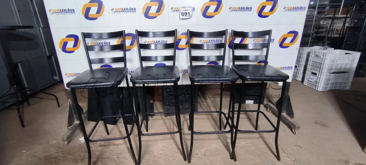 LOTE 091 - 04 BANQUETAS ALTAS. (NO ESTADO) ATENÇÃO! FAZER A VISITAÇÃO ANTES DE ARREMATAR, NÃO SABEMOS SE FUNCIONA. LEILÃO NÃO TEM GARANTIA E NEM DEVOLUÇÃO, SUJEITO A POSSÍVEIS AVARIAS VISÍVEIS/OCULTAS E/OU AUSÊNCIA DE COMPONENTES.