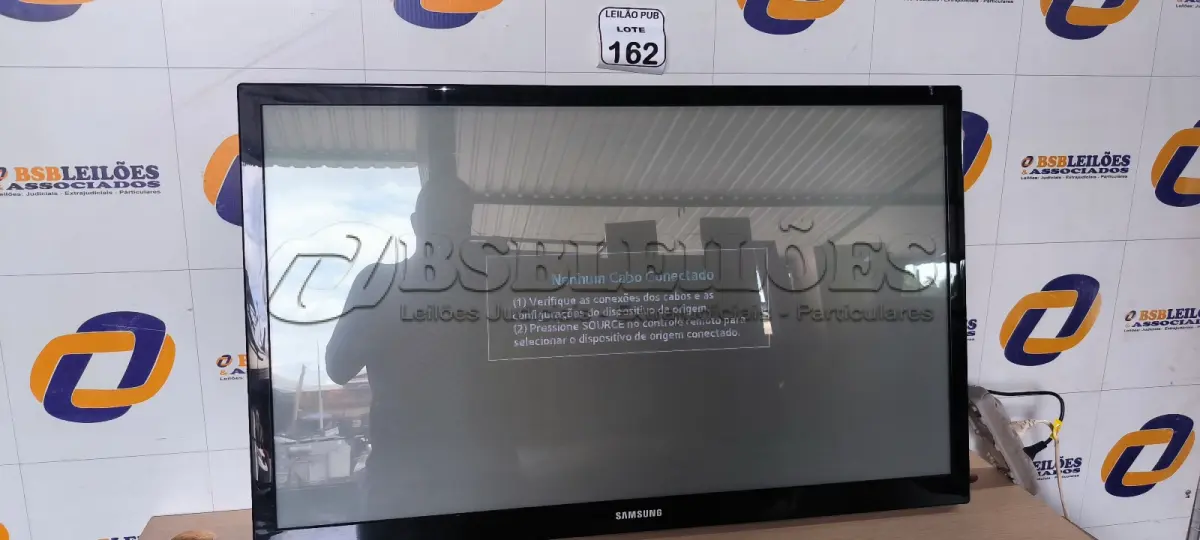 LOTE 162 - 01 TELEVISÃO PLASMA SAMSUNG 43” SEM CONTROLE. (NO ESTADO) ATENÇÃO! FAZER A VISITAÇÃO ANTES DE ARREMATAR, NÃO SABEMOS SE FUNCIONA. LEILÃO NÃO TEM GARANTIA E NEM DEVOLUÇÃO, SUJEITO A POSSÍVEIS AVARIAS VISÍVEIS/OCULTAS E/OU AUSÊNCIA DE COMPONENTES.