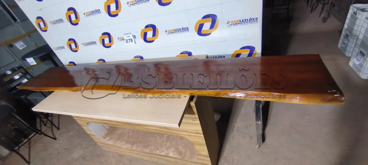 LOTE 076 - 01 TÁBUA EM MADEIRA PARA BANCADA 2,58CM X 0,38 CM. (NO ESTADO) ATENÇÃO! FAZER A VISITAÇÃO ANTES DE ARREMATAR, NÃO SABEMOS SE FUNCIONA. LEILÃO NÃO TEM GARANTIA E NEM DEVOLUÇÃO, SUJEITO A POSSÍVEIS AVARIAS VISÍVEIS/OCULTAS E/OU AUSÊNCIA DE COMPONENTES.