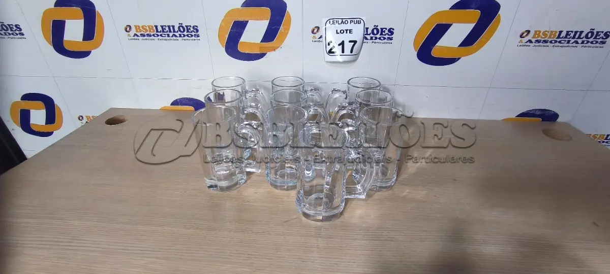 LOTE 217 - 10 CANECAS DE VIDRO PARA CHOPP. (NO ESTADO) ATENÇÃO! FAZER A VISITAÇÃO ANTES DE ARREMATAR, NÃO SABEMOS SE FUNCIONA. LEILÃO NÃO TEM GARANTIA E NEM DEVOLUÇÃO, SUJEITO A POSSÍVEIS AVARIAS VISÍVEIS/OCULTAS E/OU AUSÊNCIA DE COMPONENTES.