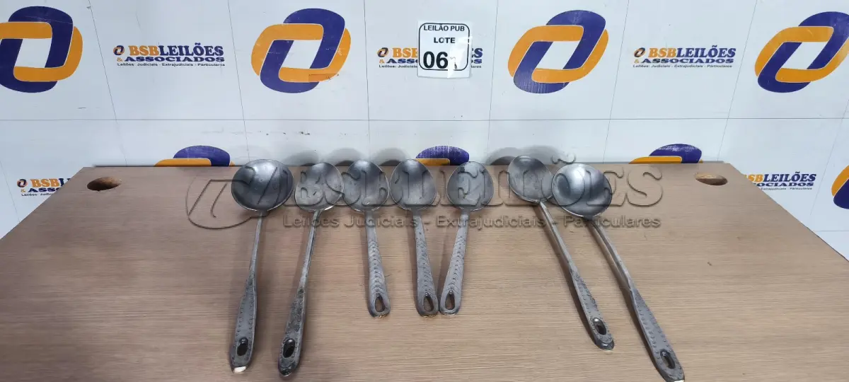 LOTE 061 - 05 COLHERES EM ALUMÍNIO E 02 CONCHAS. (NO ESTADO) ATENÇÃO! FAZER A VISITAÇÃO ANTES DE ARREMATAR, NÃO SABEMOS SE FUNCIONA. LEILÃO NÃO TEM GARANTIA E NEM DEVOLUÇÃO, SUJEITO A POSSÍVEIS AVARIAS VISÍVEIS/OCULTAS E/OU AUSÊNCIA DE COMPONENTES.