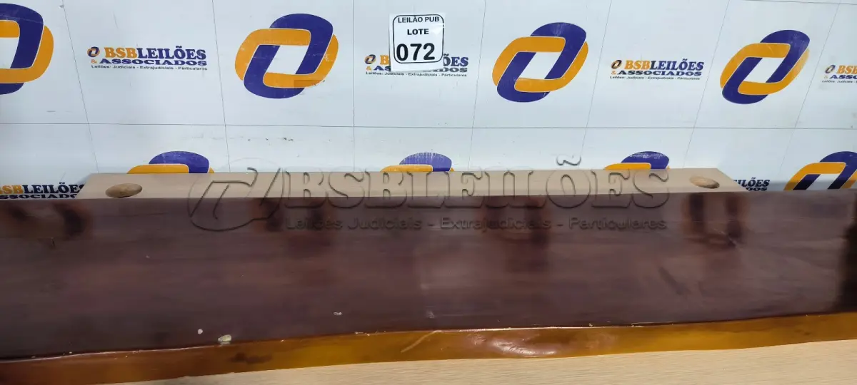 LOTE 072 - 01 TÁBUA EM MADEIRA PARA BANCADA 2,30CM X 0,30CM. (NO ESTADO) ATENÇÃO! FAZER A VISITAÇÃO ANTES DE ARREMATAR, NÃO SABEMOS SE FUNCIONA. LEILÃO NÃO TEM GARANTIA E NEM DEVOLUÇÃO, SUJEITO A POSSÍVEIS AVARIAS VISÍVEIS/OCULTAS E/OU AUSÊNCIA DE COMPONENTES.